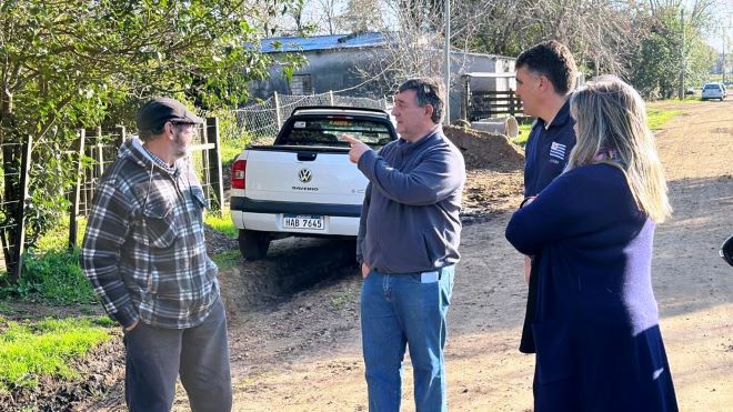 Andrés Lima recorrió la zona de obras viales y de infraestructura urbana en barrio Artigas Andrés Lima recorrió la zona de obras viales y de infraestructura urbana en barrio Artigas