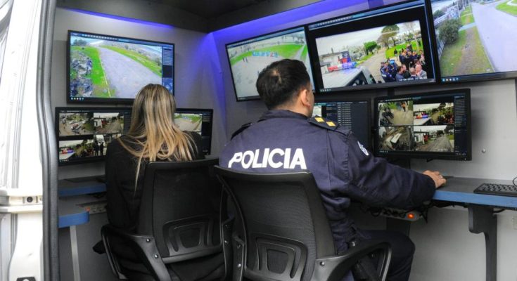 Interior inauguró comando móvil, 50 cámaras y entregó 45 vehículos en Malvín Norte