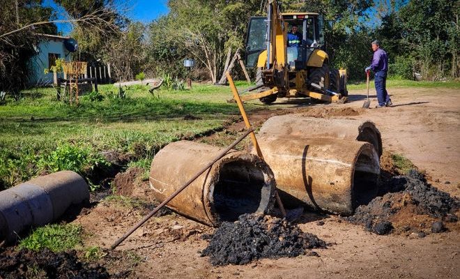 Intendencia de Salto realiza trabajos de drenaje de pluviales en barrio Da Rosa