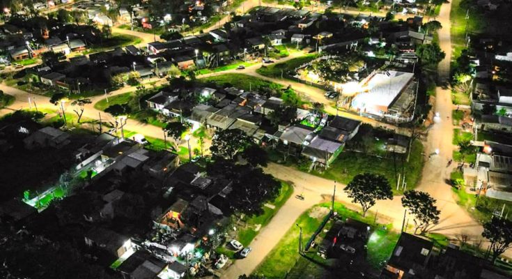 Intendente Lima inauguró la nueva red lumínica Led en barrios Burton, Martínez Méndez y Chinchurreta