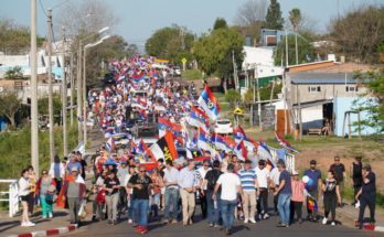 Multitudinario desembarco en Salto junto a Yamandú Orsi y Andrés Lima