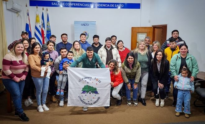 Intendencia de Salto hizo entrega de terreno a la cooperativa de viviendas Viraró