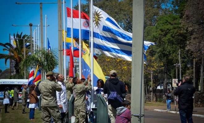 12 de octubre: Realizaron Acto en Jardín de las Américas frente al Cuartel Gral. Artigas