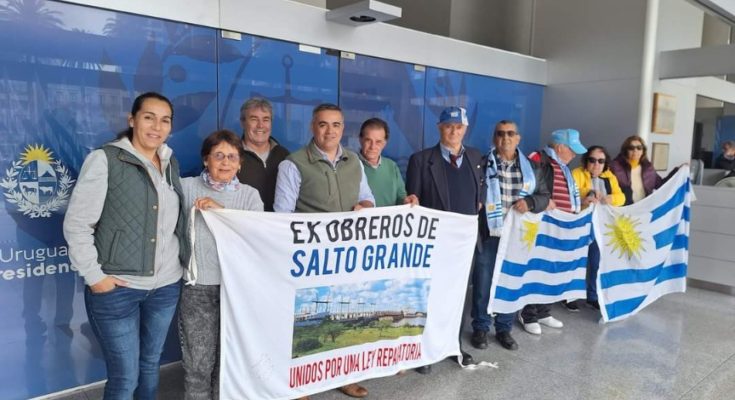 Los ex obreros de Salto Grande no detienen su lucha, este lunes llegaron a Montevideo