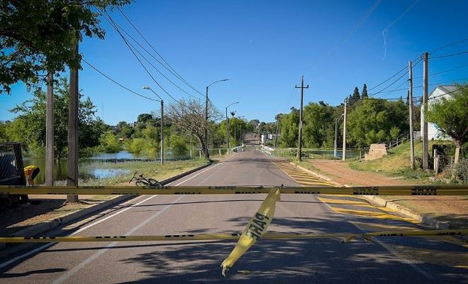 Debido al corte del Puente Sarandí habilitan circulación en doble sentido en calle Treinta y Tres