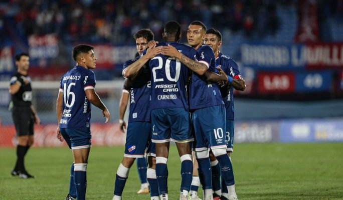 Torneo Clausura: Nacional goleó 3-0 a River Plate, con justicia, en el Estadio Centenario