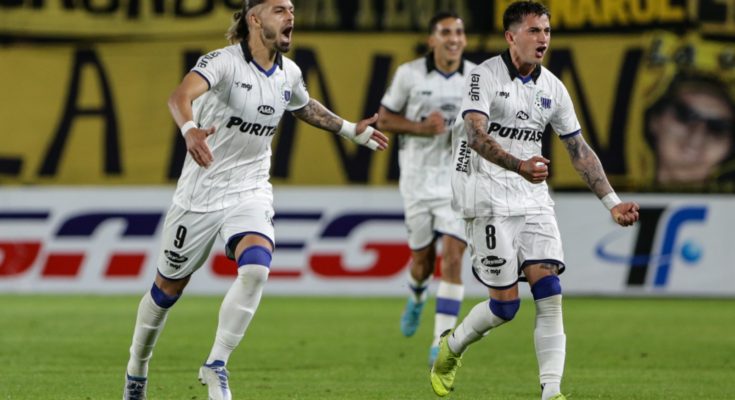 Clausura: Liverpool venció 1-0 a Peñarol en el Campeón del Siglo y es el nuevo líder