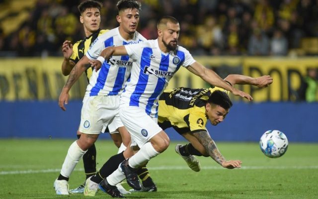 Torneo Clausura: Peñarol empató 1-1 frente a Cerro Largo en el Campeón del Siglo