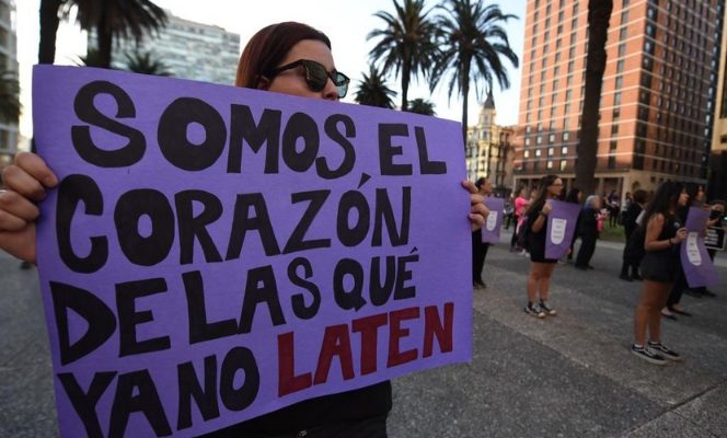 Frente a Torre Ejecutiva y con policía presente: se realizó una nueva marcha feminista