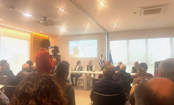 Intendencia impulsa el puerto de barcazas y destaca la importancia del canal de navegación Salto – Paysandú