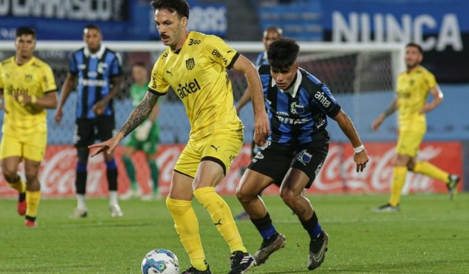 Uruguayo: Peñarol derrotó 1-0 a Liverpool en el Centenario y forzó dos finales más