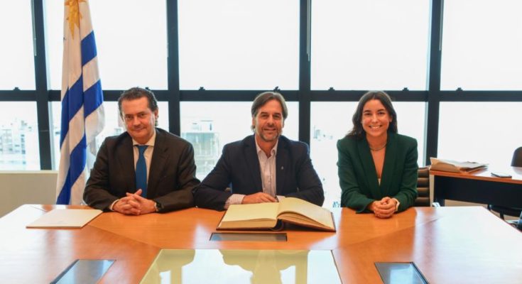 Rodrigo Ferrés y Mariana Cabrera asumieron nuevos cargos en la Presidencia de la República