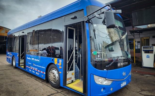 Ya está en la ciudad de Salto el primer bus eléctrico adquirido por la Intendencia de Salto