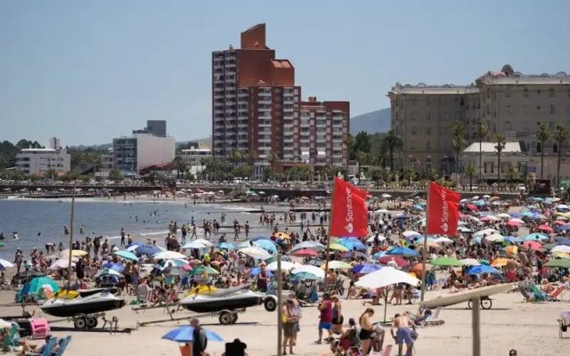 Primera avaluación de temporada de verano: Ministro dijo que hasta el 15 de enero hay buen nivel de reservas y alquileres