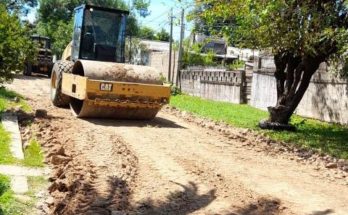 La Intendencia de Salto avanza en el mantenimiento de calles de ripio en diversos barrios