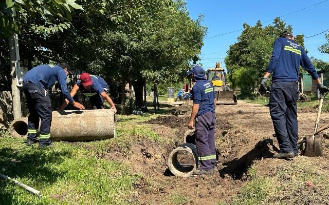 Intendencia de Salto realiza trabajos de drenaje de pluviales en el barrio Artigas