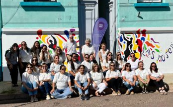Pintaron un mural alusivo al Día Internacional de la Mujer en la fachada del Centro de Referencias de Políticas Sociales