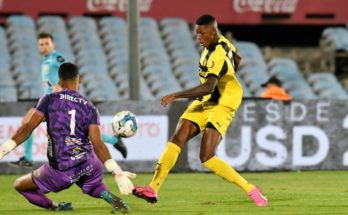 Apertura: Peñarol derrotó 3-0 a Rampla Juniors en el Centenario y sigue en el liderato