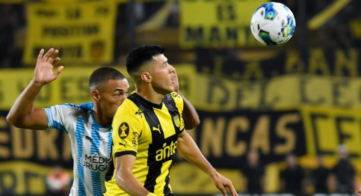 Apertura: Peñarol, con Leo Fernández encendido, venció 3-0 a Cerro y sigue perfecto