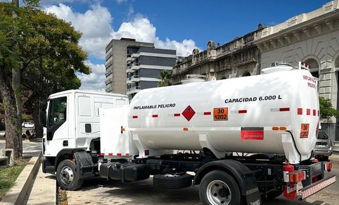 Lima y Verme destacan la adquisición de un nuevo camión cisterna para transporte de combustibles