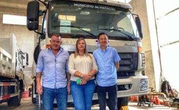 Director de Descentralización y alcaldesa Moreno, recibieron un nuevo camión para el Municipio