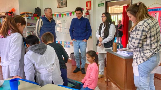 Director de Descentralización y diputado Lima llegaron con la Valija Viajera a Paso Cementerio Director de Descentralización y diputado Lima llegaron con la Valija Viajera a Paso Cementerio