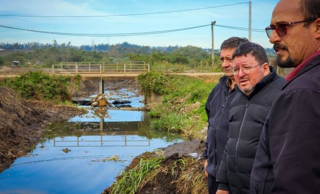 Intendente Andrés Lima: “Se intensifica la limpieza del arroyo Ceibal al sur de la avenida Manuel Oribe”