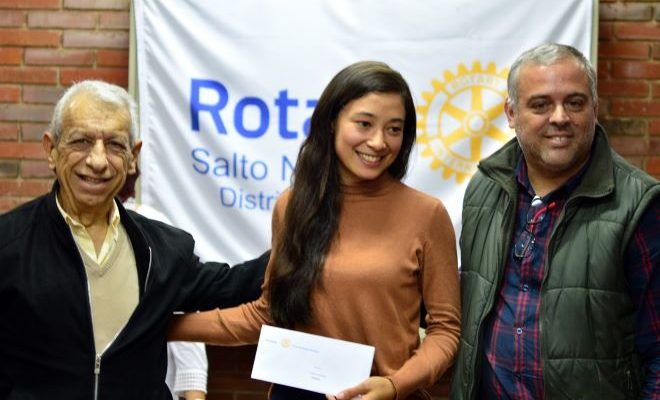 Rotary Club Salto Noreste entregó becas a estudiantes del interior del departamento