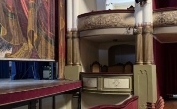 Funcionarios de la Intendencia de Salto realizan tareas de acondicionamiento en el Teatro Larrañaga