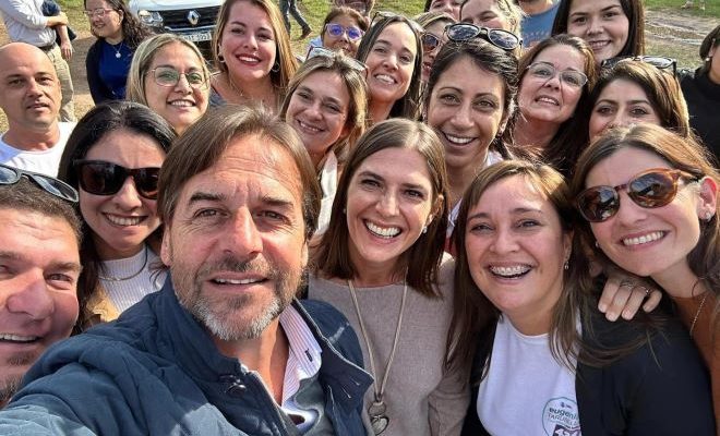 Taruselli y el equipo de la 434 acompañaron a Lacalle Pou en el lanzamiento de la zafra citrícola en Villa Constitución