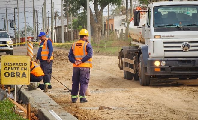 Intendente Lima resalta obras en avenida Villagrán y calle Ansina en barrio Artigas