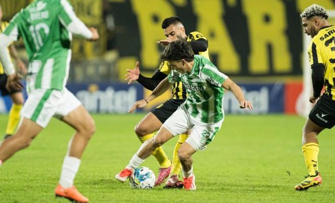 Intermedio: Peñarol y Racing empataron 1-1 en el Campeón del Siglo, en un flojo partido