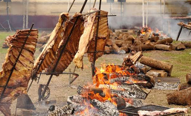 Asado solidario: Primer Campeonato Binacional de Asado a la Estaca