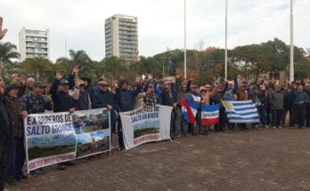 Exobreros de Salto Grande aprobaron el documento que presentarán a los candidatos a la Presidencia después del 30 de junio