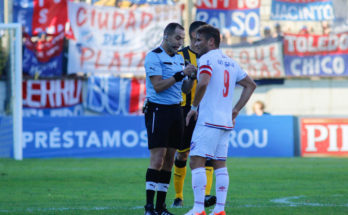 Intermedio: Esteban Ostojich fue confirmado para dirigir la final clásica del domingo