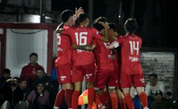 Universitario le ganó a River 2 a 0 y es el nuevo líder de la Divisional Primera A