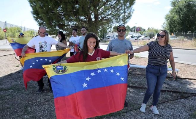 Edmundo González llegó a España tras pedir asilo político; “Su vida corría peligro”, dijo María Corina Machado