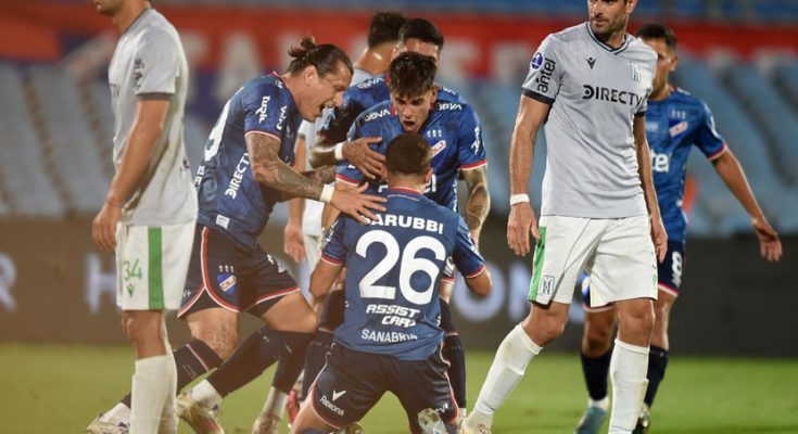 Clausura: Nacional venció 2-0 a Racing en el Centenario, donde fue superior a su rival