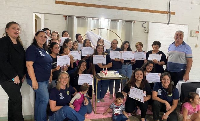 Jóvenes del interior: 15 mujeres de Colonia Garibaldi finalizan curso de Estética de Manos