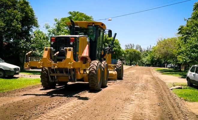 Andrés Lima informa sobre el mantenimiento integral de calle Oficial 1º en Ceibal