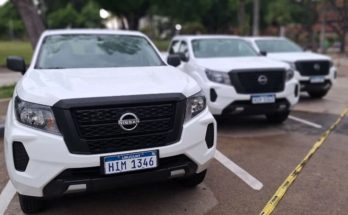 Arribaron 5 camionetas NISSAN doble cabina 0km para fortalecer las áreas departamentales, informó Lima