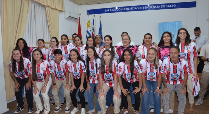 Se realizó la presentación oficial de la Selección de Fútbol Femenina Absoluta de Salto