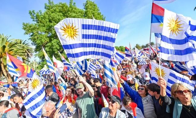 Multitudinario banderazo del Frente Amplio: “Somos conscientes que representamos el cambio seguro”, dijo Orsi