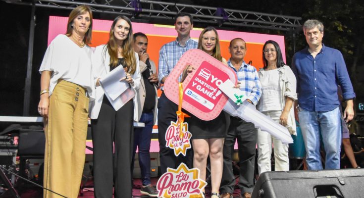 La Promo Salto: En 3 millones de chances, Lourdes Coronel se llevó el Susuki Celerio GL 0km