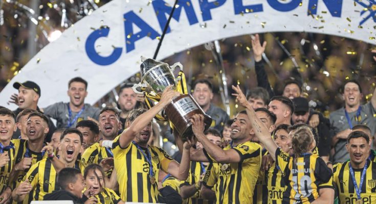 Peñarol se consagró Campeón Uruguayo por primera vez en el CDS tras derrotar 3-1 a Fénix