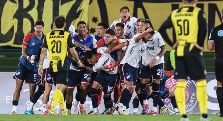 Serie Río de la Plata: Nacional venció 3-1 a Peñarol, de atrás y con dos goles agónicos