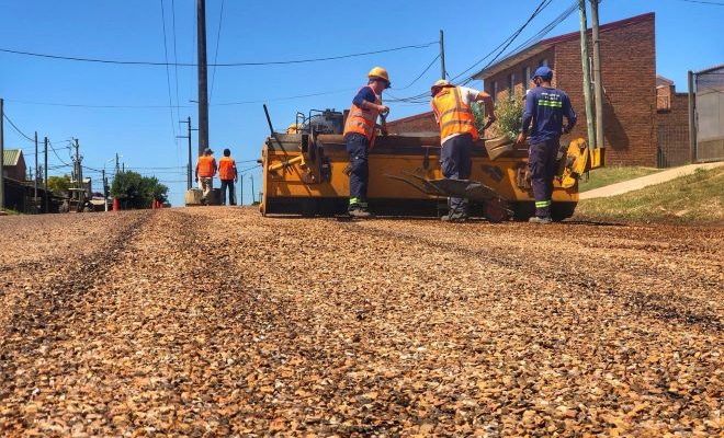 Avanza la bituminización de la calle Agustín Pedroza en barrio La Amarilla