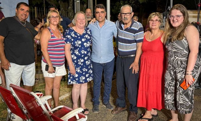 Acompañado de vecinos, el intendente Lima presentó las mejoras en el barrio Los Ingleses