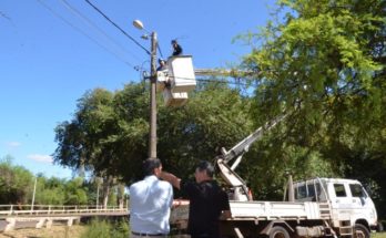 Servicios Públicos continúa con el recambio de luminarias Led en Costanera Norte