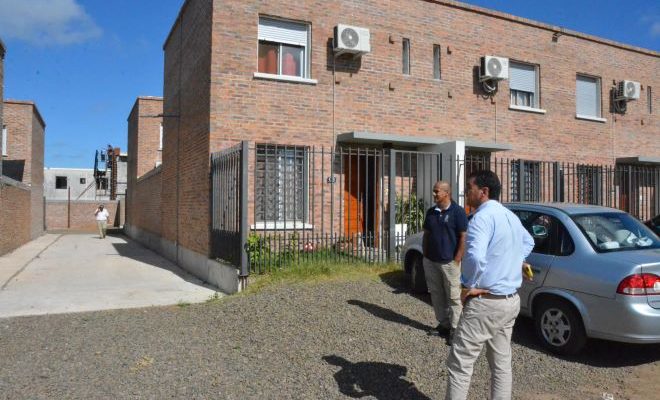 Impulsan mejoras en barrio Gallino Este con nueva iluminación LED y planificación de más servicios